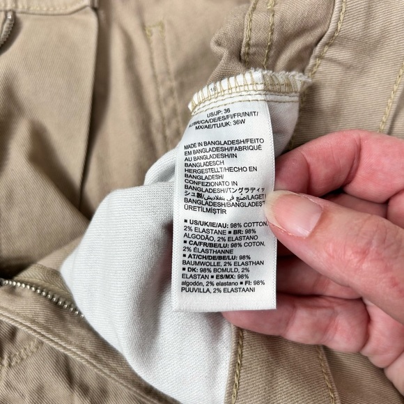 Amazon Essentials flat front khaki tan shorts, 36” waist, classic 5 pockets - Picture 4 of 4